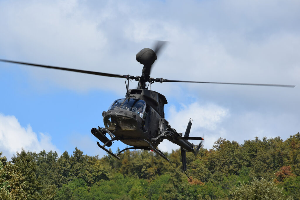 Slika https://www.morh.hr/wp-content/uploads/2021/08/provedena-gadanja-i-raketiranja-na-helikopteru-oh-58d-3-1024x683.jpg