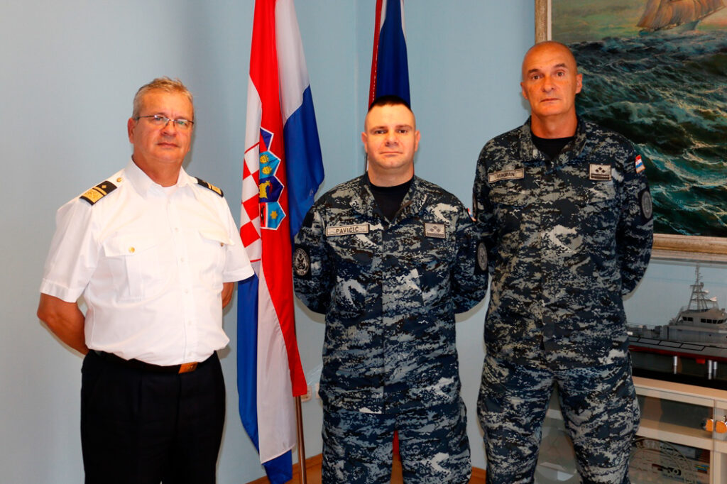 Slika https://www.morh.hr/wp-content/uploads/2021/09/2021-09-17-un-minurso-2-1024x682.jpg