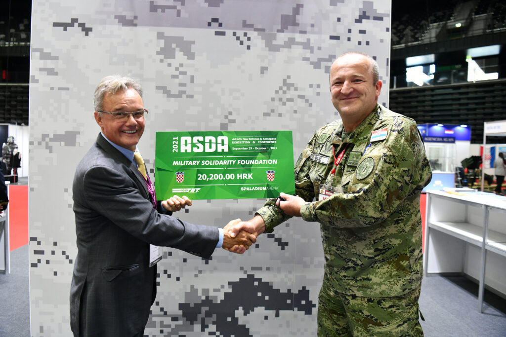 Slika https://www.morh.hr/wp-content/uploads/2021/10/2021-10-01-asda-donacija-1-1024x683.jpg