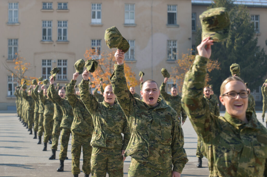 Slika https://www.morh.hr/wp-content/uploads/2021/10/2021-10-29-prisega-rocnika-1024x681.jpg