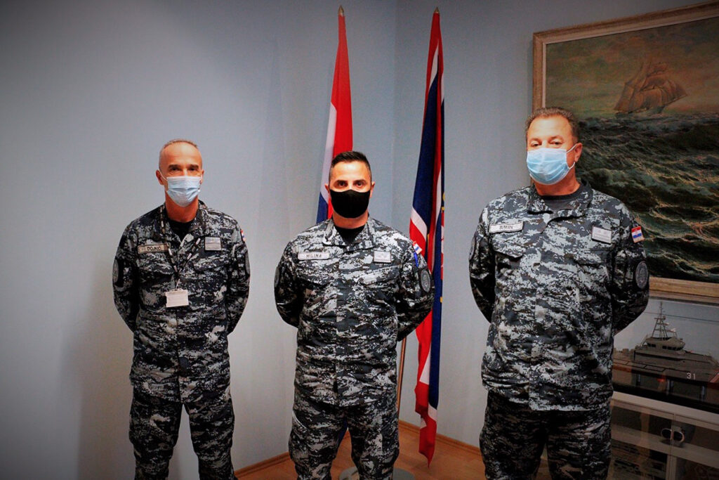 Slika https://www.morh.hr/wp-content/uploads/2021/11/2021-10-05-hrm-misija-1024x683.jpg