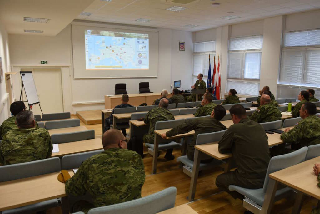 Slika https://www.morh.hr/wp-content/uploads/2021/11/2021-11-12-tecaj-logiticke-operacije-10-1024x684.jpg