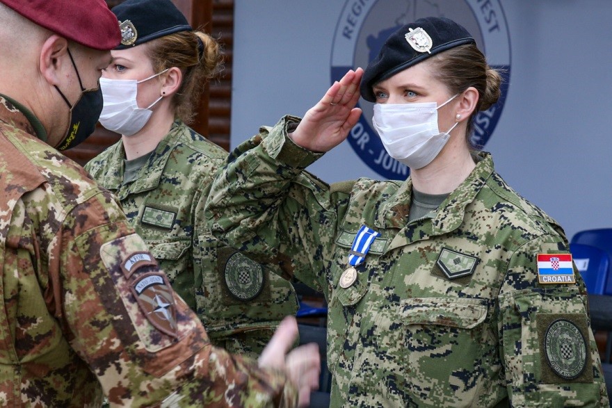 Slika https://www.morh.hr/wp-content/uploads/2021/11/2021-11-25-nato-medalja-2.jpg