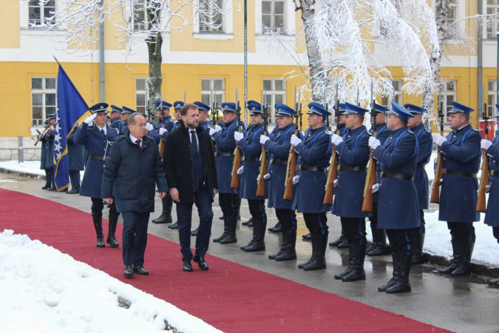 Slika https://www.morh.hr/wp-content/uploads/2021/11/2021-11-30-banozic-sarajevo-1-1024x683.jpg