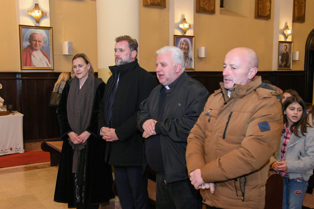 Slika https://www.morh.hr/wp-content/uploads/2021/12/2021-12-16-janjevo-1-1024x683.jpg