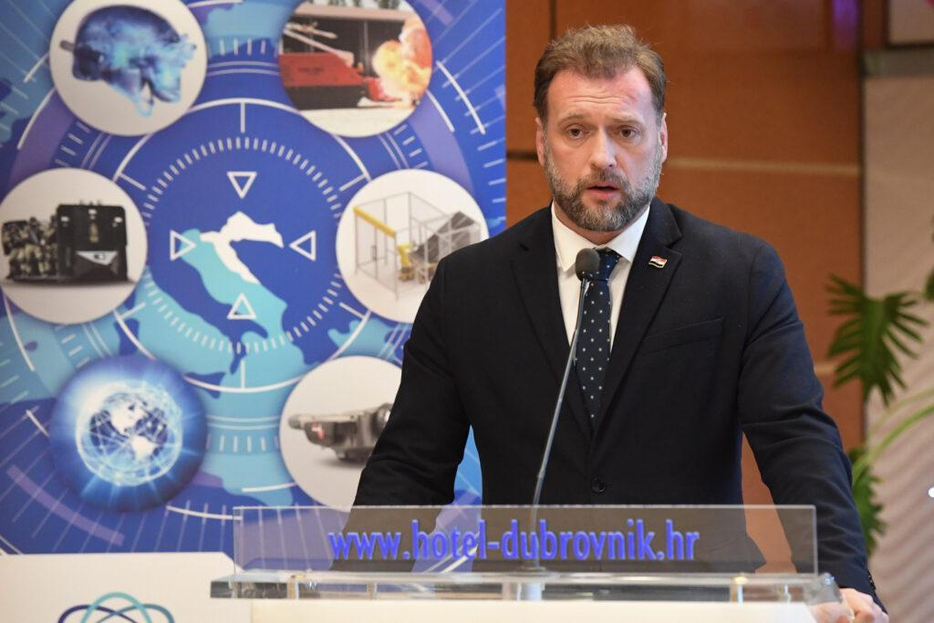 Slika https://www.morh.hr/wp-content/uploads/2021/12/2021-12-21-klaster-mo-0-1024x683.jpg