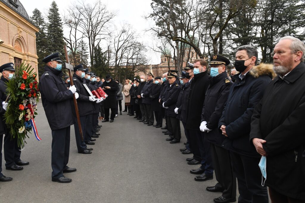 Slika https://www.morh.hr/wp-content/uploads/2021/12/2021-12-22-culetic-ispracaj1-1024x683.jpg