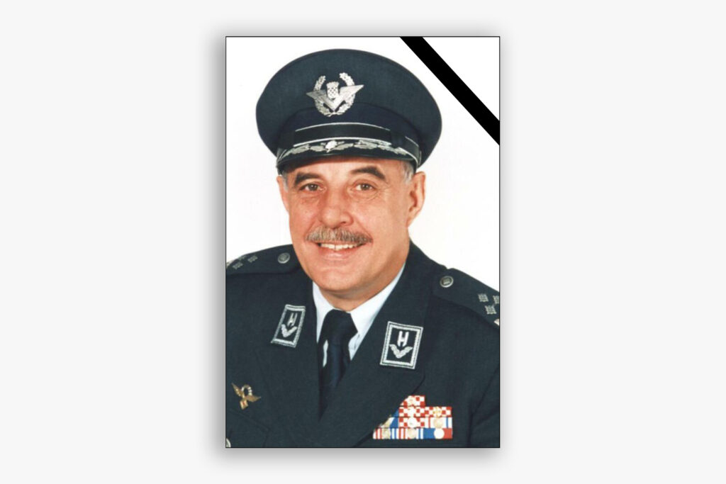 Slika https://www.morh.hr/wp-content/uploads/2021/12/general-pukovnik-culetic-web-1024x683.jpg