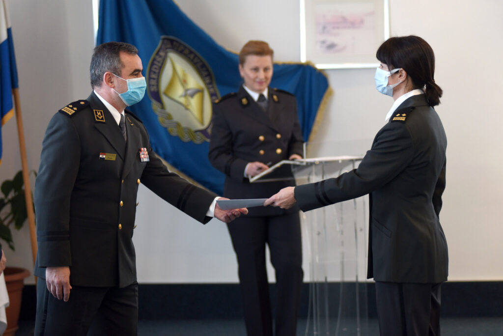 Slika https://www.morh.hr/wp-content/uploads/2022/01/2022-01-14-sredisnjica-za-upravljanje-osobljem-1024x684.jpg