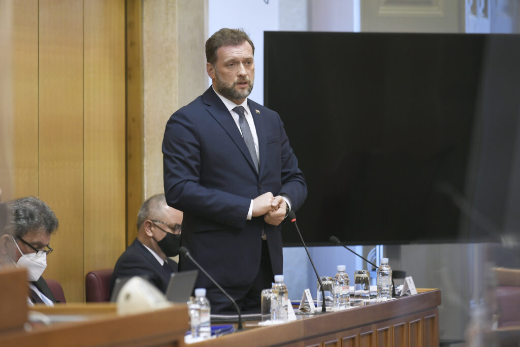 Slika https://www.morh.hr/wp-content/uploads/2022/01/2022-01-19-banozic-sabor-2-1024x683.jpg