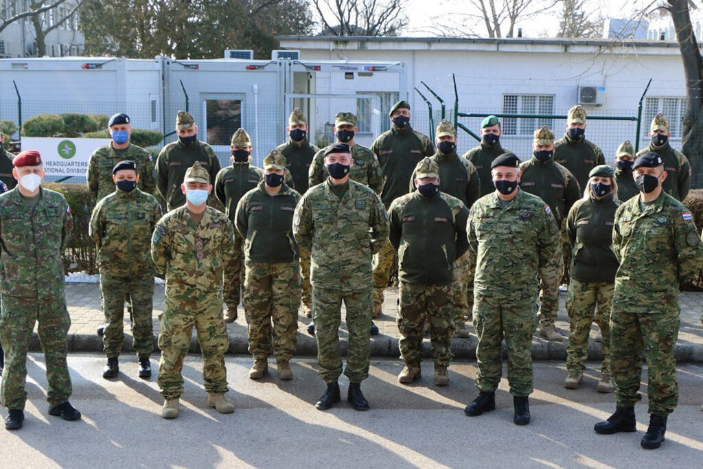 Slika https://www.morh.hr/wp-content/uploads/2022/02/2022-02-02-prvi-docasnici-4-1024x683.jpg