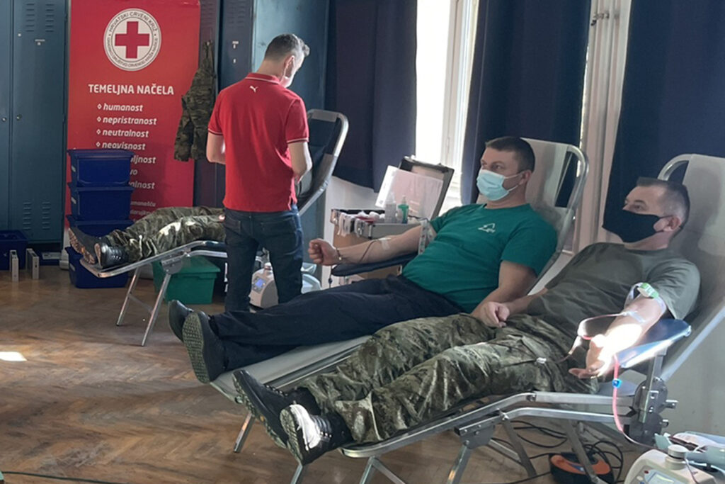 Slika https://www.morh.hr/wp-content/uploads/2022/02/2022-02-09-dragovoljno-darivanje-krvi-nasice-1024x683.jpg