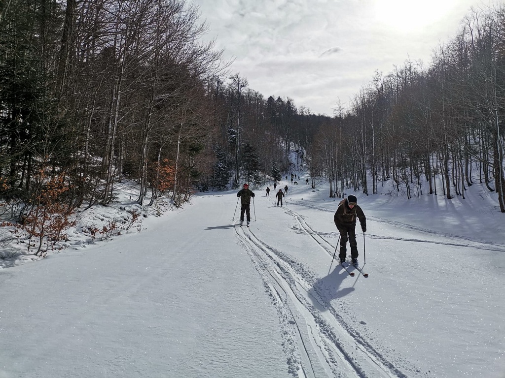 Slika https://www.morh.hr/wp-content/uploads/2022/02/2022-02-11-8-zss-skijanje-03.jpg