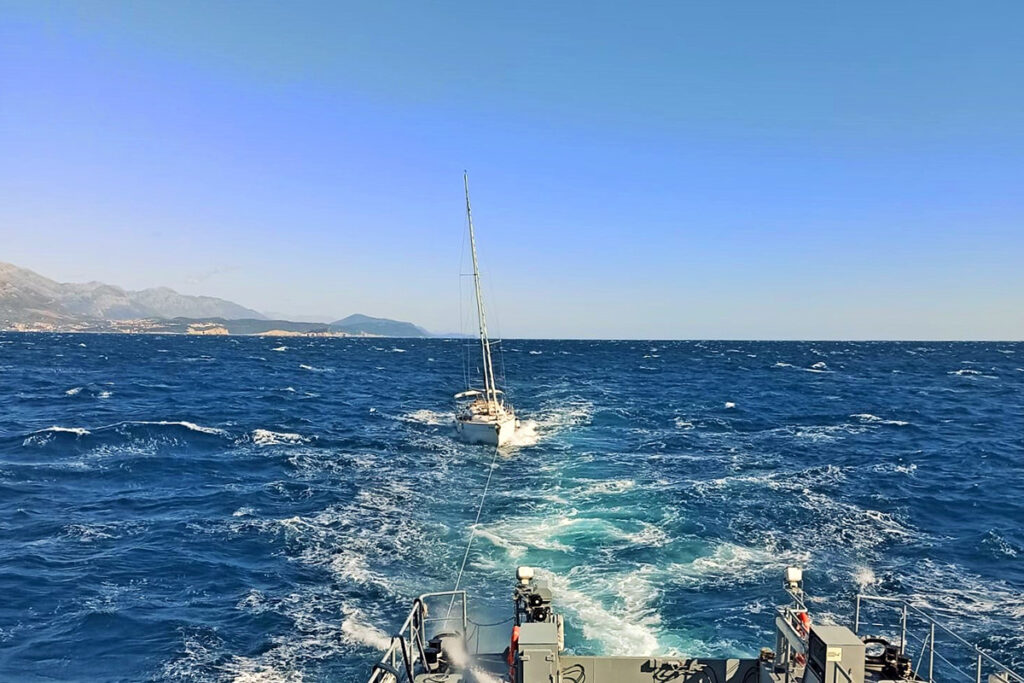 Slika https://www.morh.hr/wp-content/uploads/2022/04/2022-04-12-obalna-straza-2-1024x683.jpg