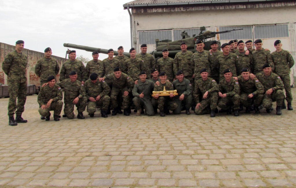 Slika https://www.morh.hr/wp-content/uploads/2022/05/2022-05-03-obljetnica-kune-14-1024x650.jpg