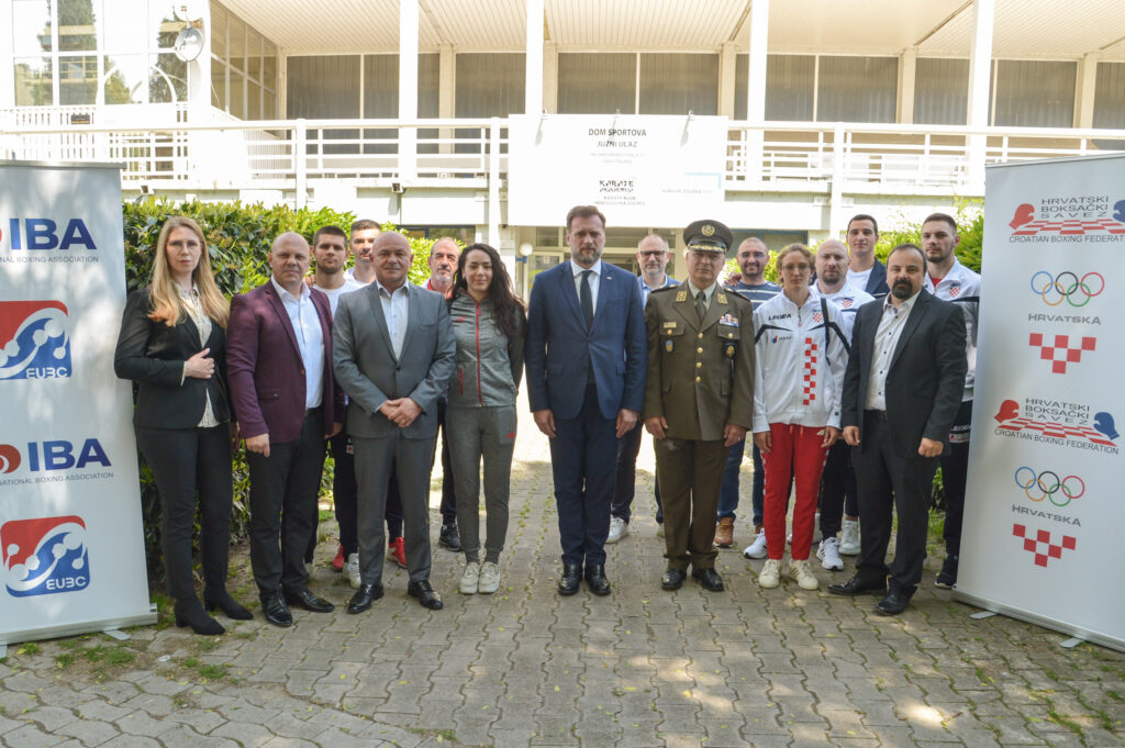 Slika https://www.morh.hr/wp-content/uploads/2022/05/2022-05-05-mo-boksaci-5-1024x681.jpg