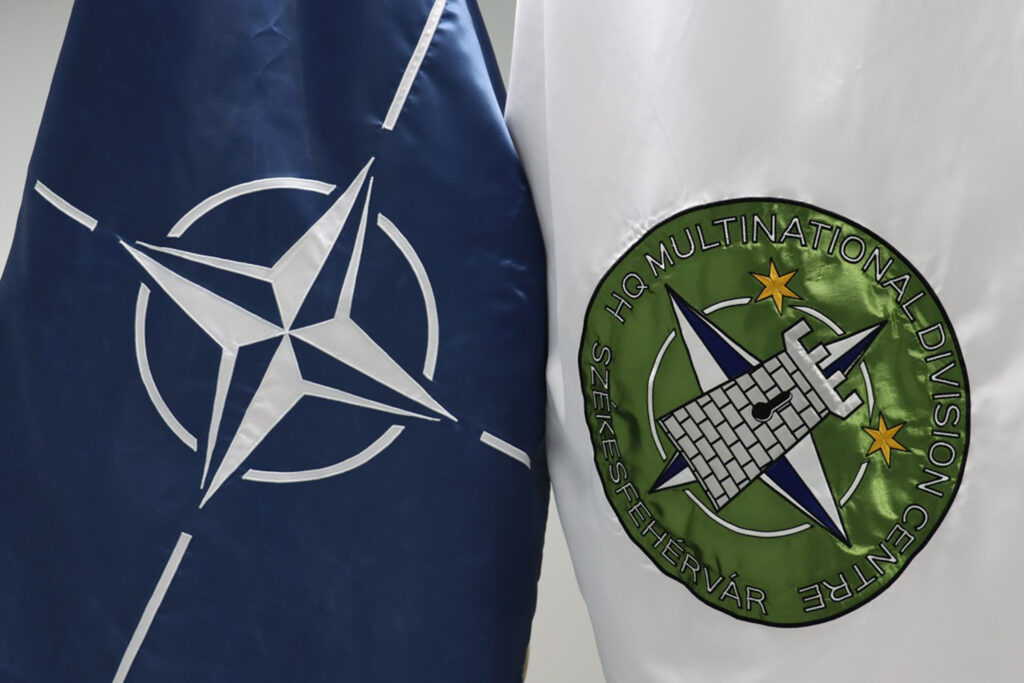 Slika https://www.morh.hr/wp-content/uploads/2022/05/2022-05-05-multinacionalno-divizijsko-zapovjednistvo-1024x683.jpg