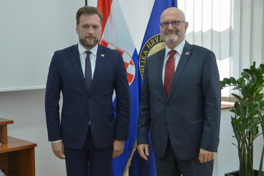 Slika https://www.morh.hr/wp-content/uploads/2022/05/2022-05-11-sastanak-mo-izraelsi-vp-2-1024x681.jpg