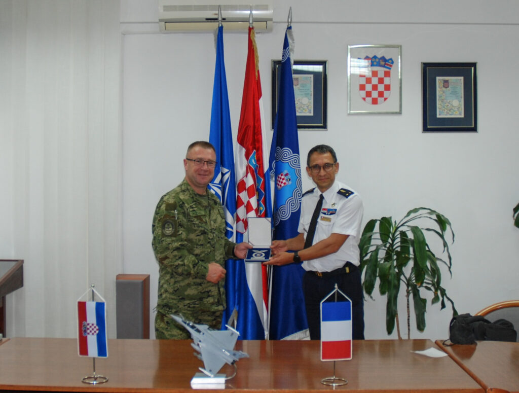 Slika https://www.morh.hr/wp-content/uploads/2022/05/2022-05-13-hrz-radni-posjet-1024x775.jpg