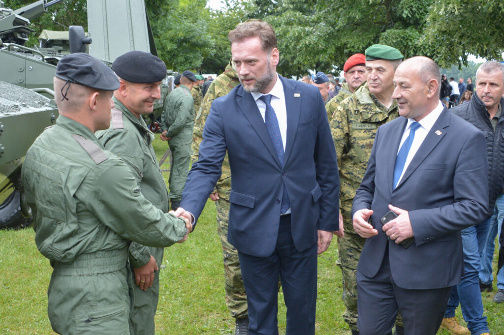 Slika https://www.morh.hr/wp-content/uploads/2022/05/2022-05-30-tt-zbor-03-1024x681.jpg