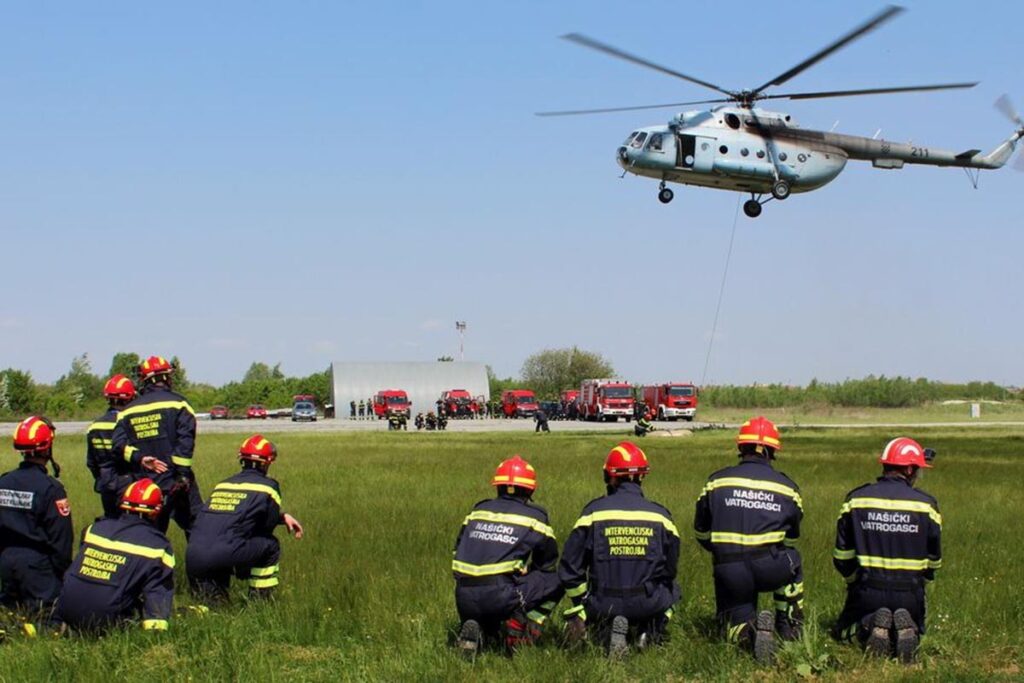 Slika https://www.morh.hr/wp-content/uploads/2022/05/vatrogasne_postrojbe_hrz_27042018_04-1024x683.jpg
