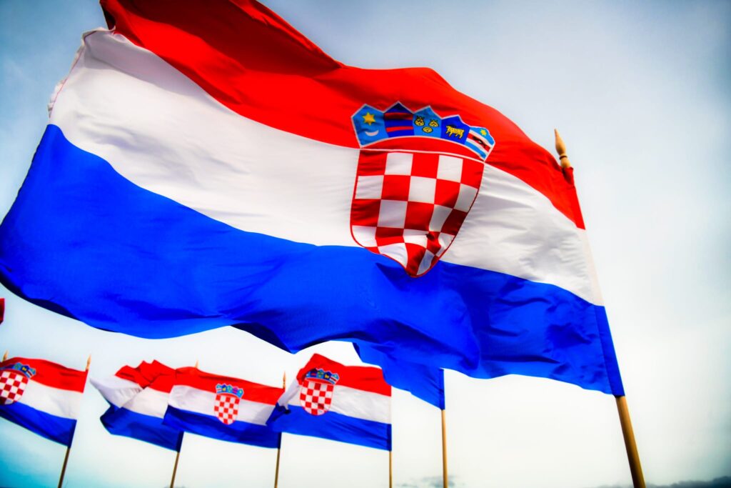 Slika https://www.morh.hr/wp-content/uploads/2022/05/zastave-hr-1024x683.jpg