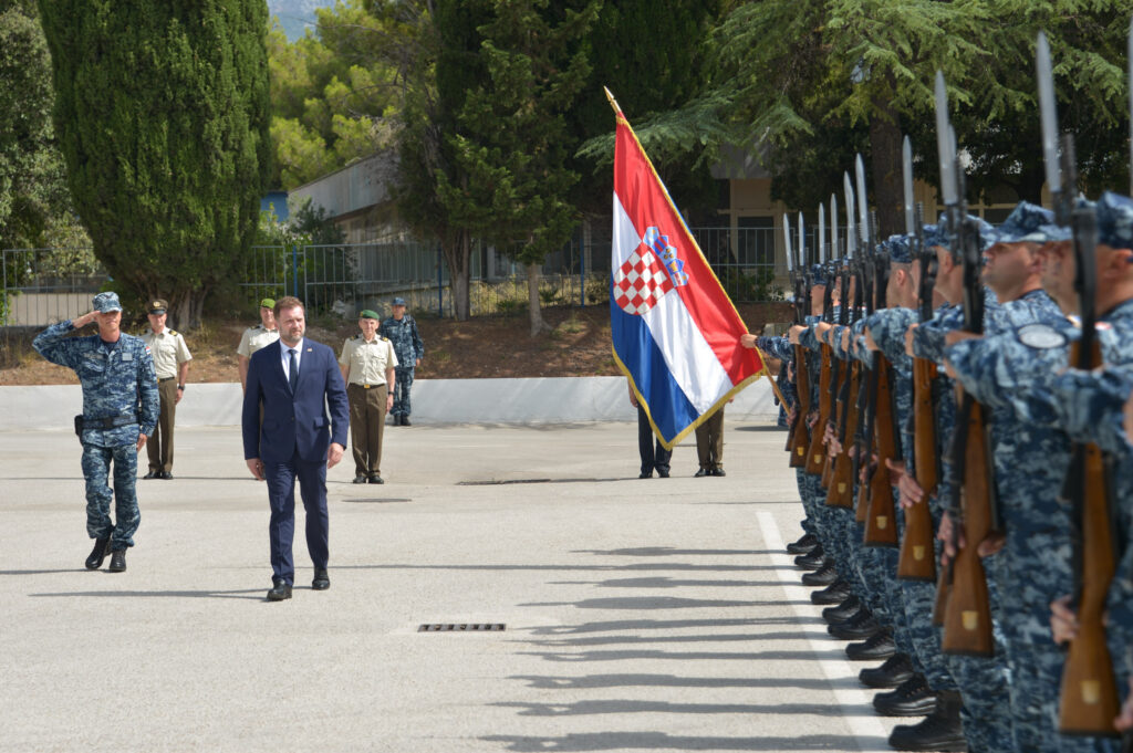 Slika https://www.morh.hr/wp-content/uploads/2022/06/2022-06-23-hrm-1024x681.jpg
