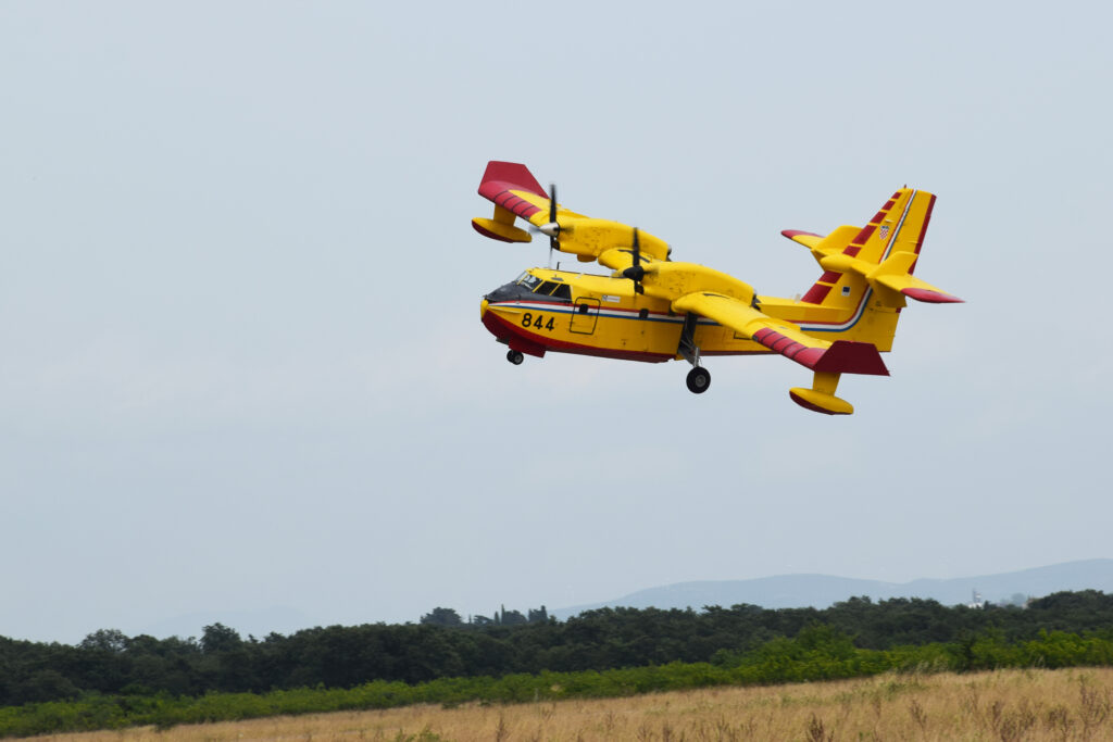 Slika https://www.morh.hr/wp-content/uploads/2022/07/2022-07-04-canadiar-1-1024x683.jpg