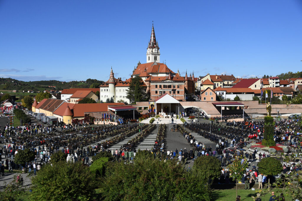 Slika https://www.morh.hr/wp-content/uploads/2022/09/vojno-hodocasce-marija-bistrica-1024x683.jpg