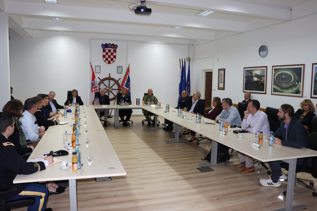 Slika https://www.morh.hr/wp-content/uploads/2022/10/2022-10-06-kongresnici-hrm-01-1024x683.jpg