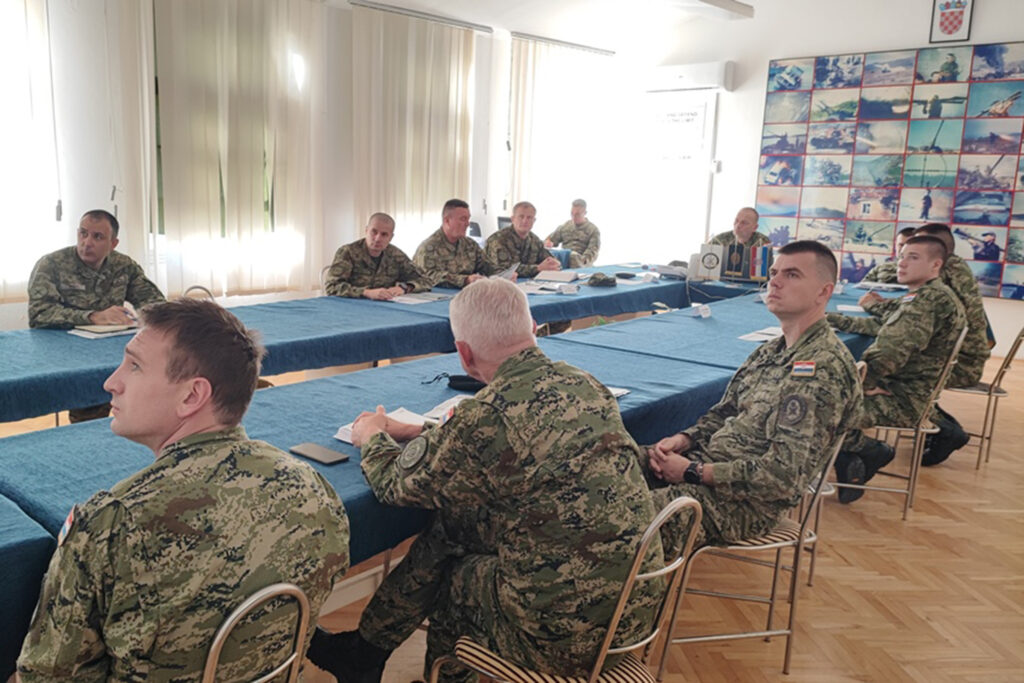 Slika https://www.morh.hr/wp-content/uploads/2022/10/2022-10-10-konferencija-pzo-2-1024x683.jpg