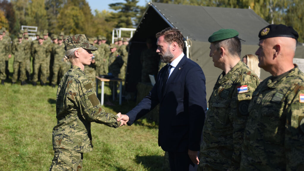 Slika https://www.morh.hr/wp-content/uploads/2022/10/2022-10-17-dragovoljn-rocnici-video-1024x576.jpg
