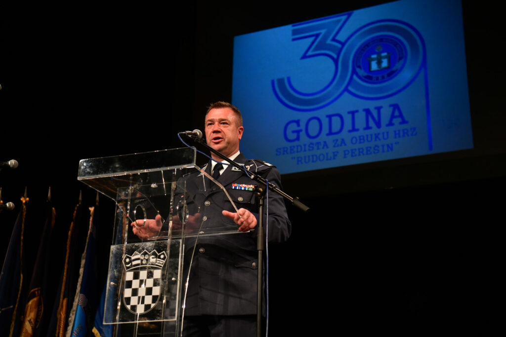Slika https://www.morh.hr/wp-content/uploads/2022/10/2022-10-25-obljetnica-szo-hrz-a-6-1024x683.jpg