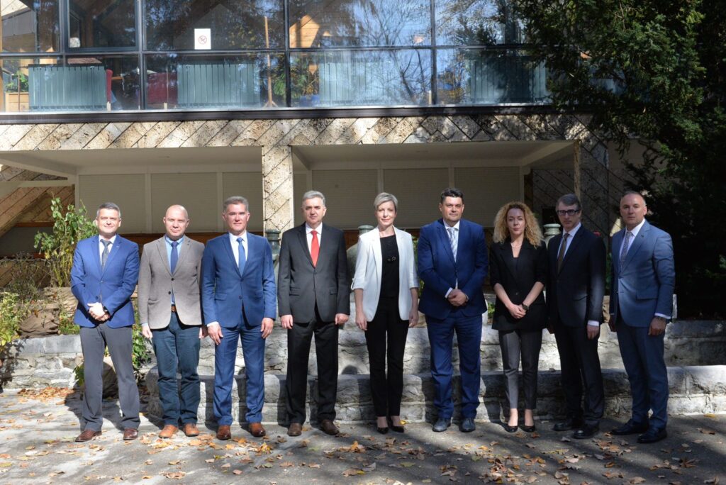 Slika https://www.morh.hr/wp-content/uploads/2022/10/2022-10-26dunja-sustan-bujan-1024x684.jpg