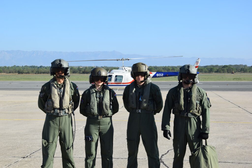 Slika https://www.morh.hr/wp-content/uploads/2022/10/2022-10-28-obuka-pilota-3-1024x683.jpg