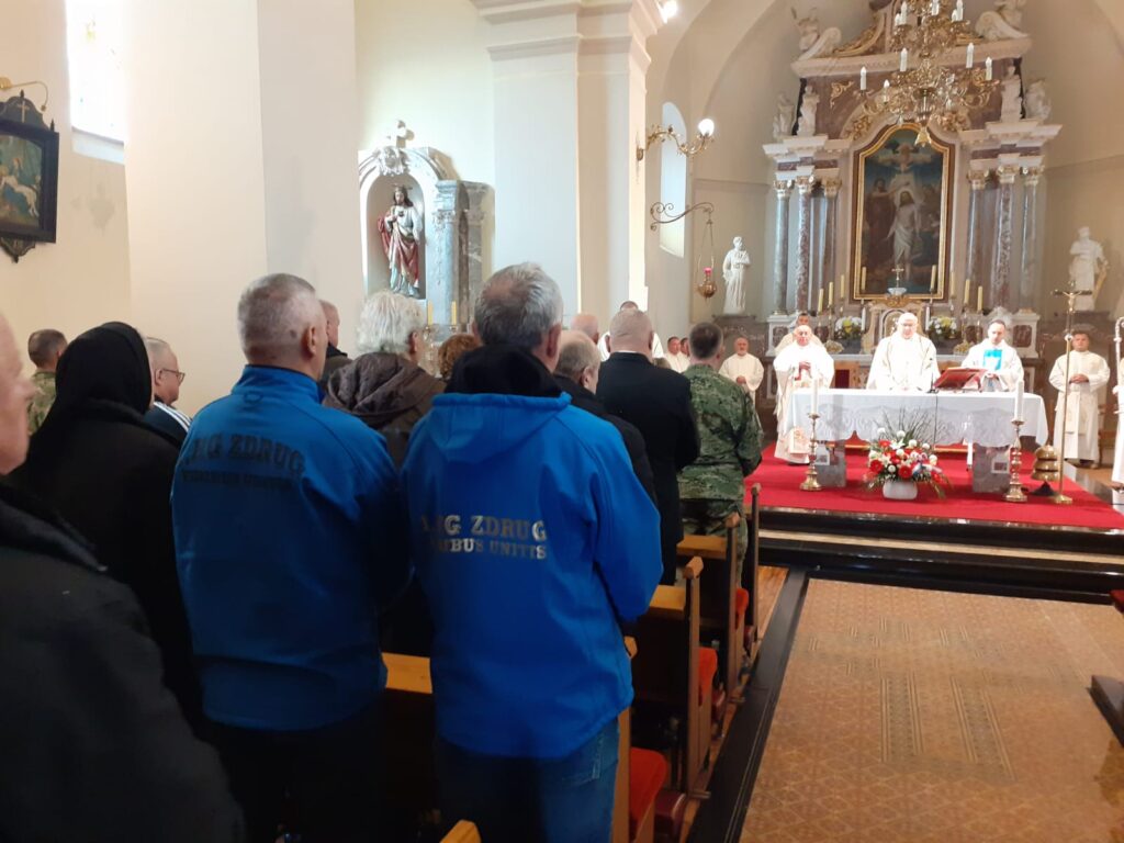 Slika https://www.morh.hr/wp-content/uploads/2022/11/2022-11-14-dan-kapelanije-zss-05-1024x768.jpg