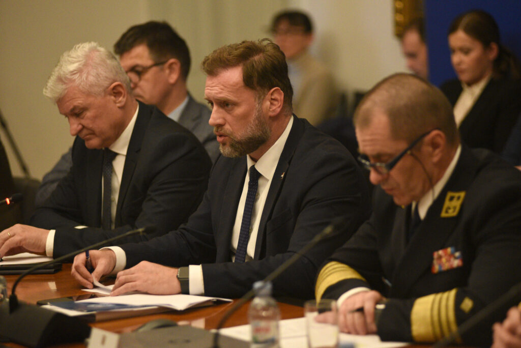 Slika https://www.morh.hr/wp-content/uploads/2022/11/2022-11-29-odbor-za-obranu-07-1024x684.jpg