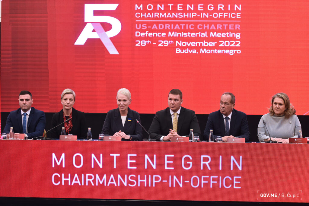 Slika https://www.morh.hr/wp-content/uploads/2022/11/konferencija-inicijative-a5-u-formatu-ministara-odbrane_52531416924_o-1024x683.jpg