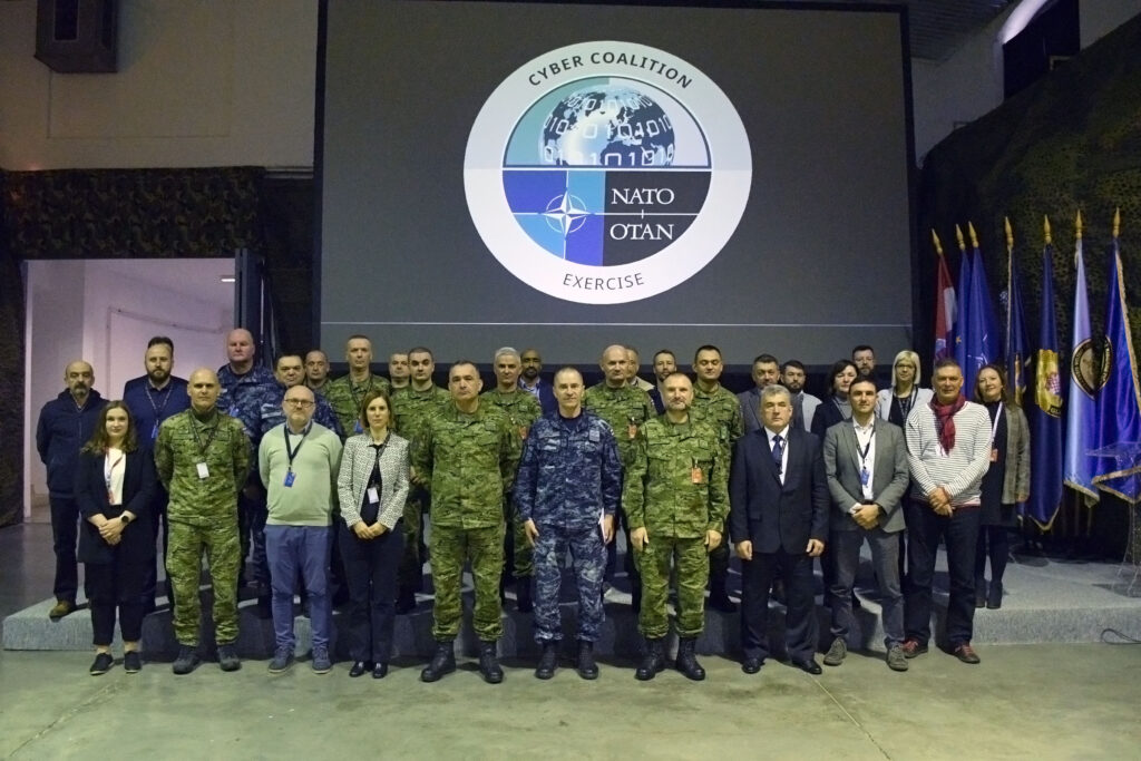 Slika https://www.morh.hr/wp-content/uploads/2022/12/2022-12-02-cyber-coalition-2022-8-1024x683.jpg