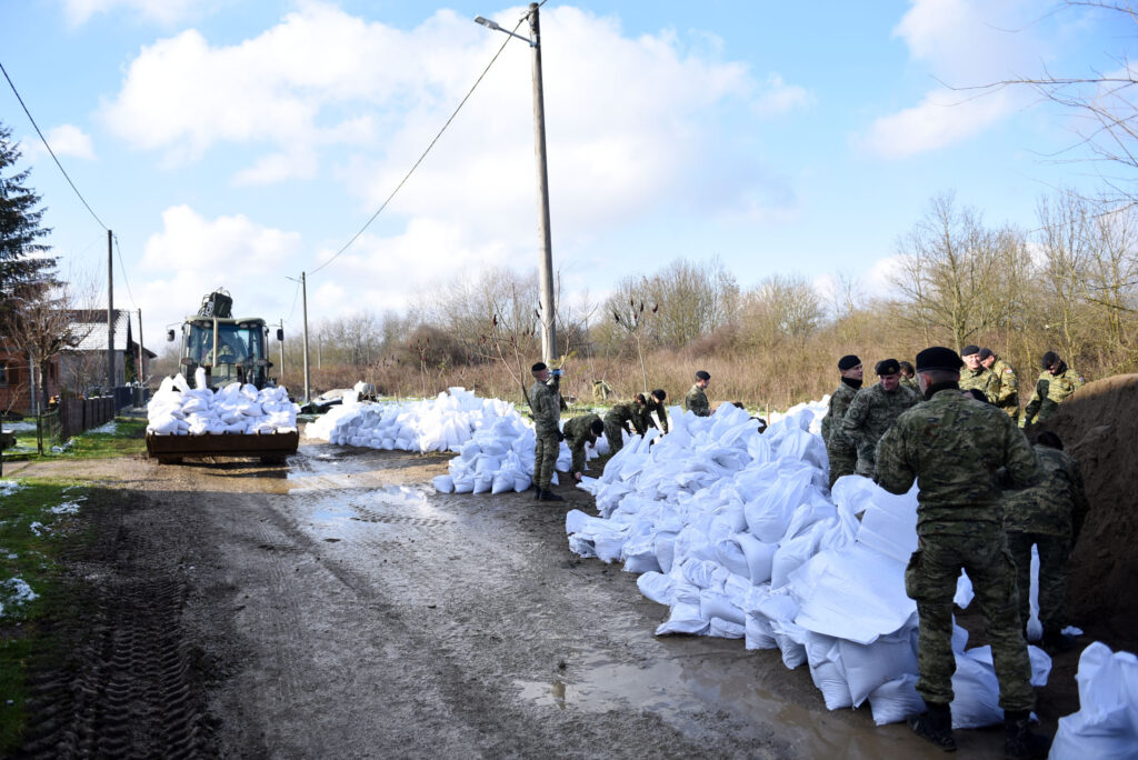 Slika https://www.morh.hr/wp-content/uploads/2022/12/2022-12-14-poplave-1024x684.jpg