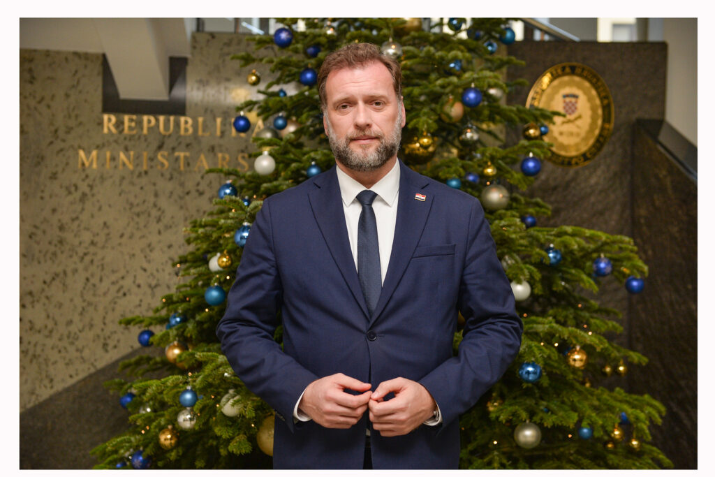 Slika https://www.morh.hr/wp-content/uploads/2022/12/2022-12-22-mo-bozicna-cestitka-n-1024x683.jpg