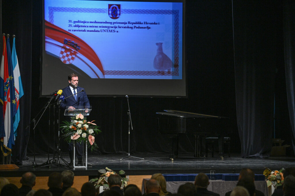 Slika https://www.morh.hr/wp-content/uploads/2023/01/2023-01-15-mirna-reineegracija-hr-podunavlja-1024x683.jpg