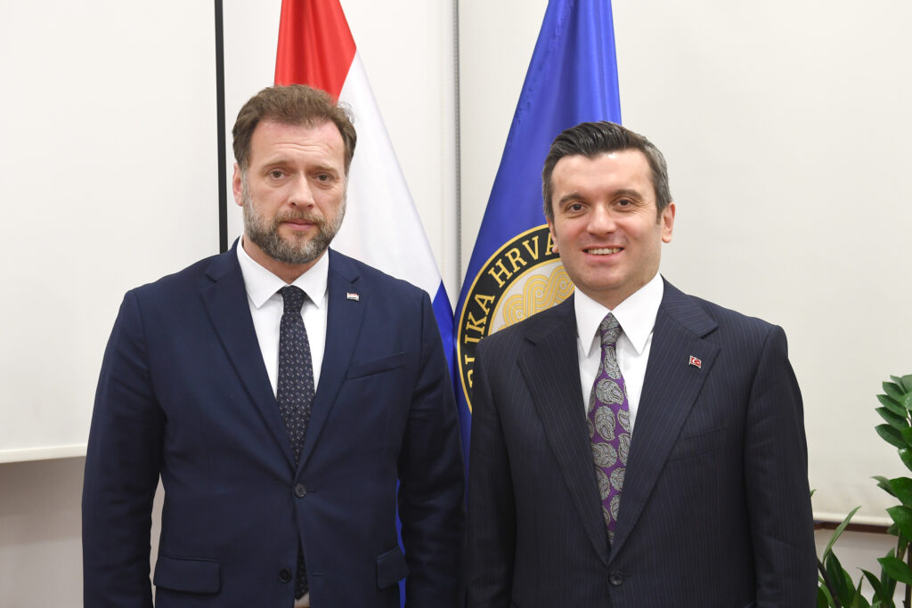 Slika https://www.morh.hr/wp-content/uploads/2023/01/2023-01-18-bilaterala-banozic-kiran-1024x683.jpg