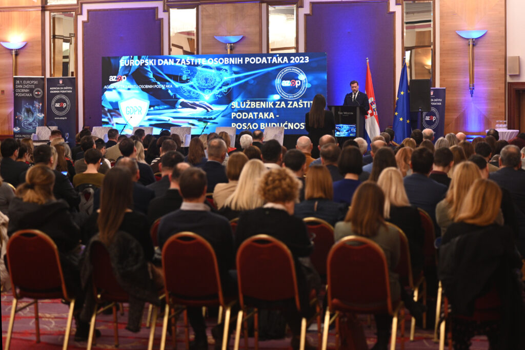 Slika https://www.morh.hr/wp-content/uploads/2023/01/2023-01-27-konferencija-o-zastiti-osobnih-podataka-1024x683.jpg