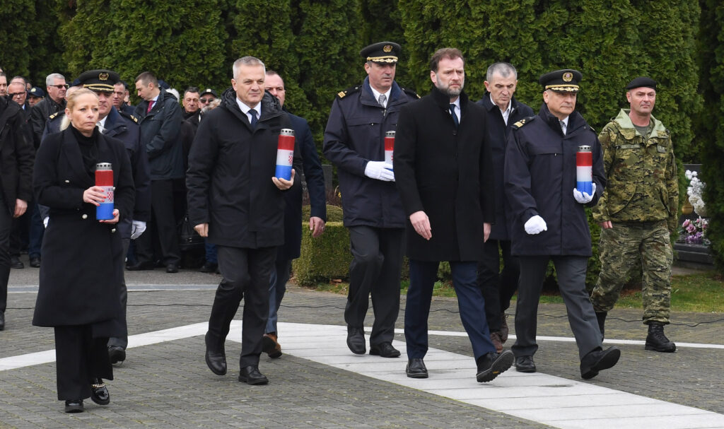 Slika https://www.morh.hr/wp-content/uploads/2023/03/2023-03-10-dan-hrvatskih-branitelja-vu-2-1024x607.jpg