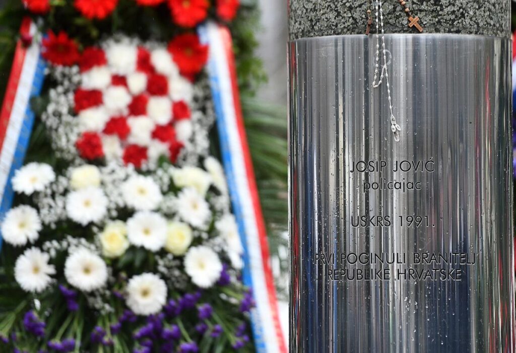 Slika https://www.morh.hr/wp-content/uploads/2023/03/2023-03-31-arhiva-obljetnica-plitvice-5-1024x701.jpg