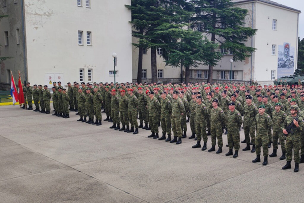 Slika https://www.morh.hr/wp-content/uploads/2023/04/2023-04-03-obiljezena-16.-obljetnica-ustrojavanja-gmbr-e-1024x683.jpg