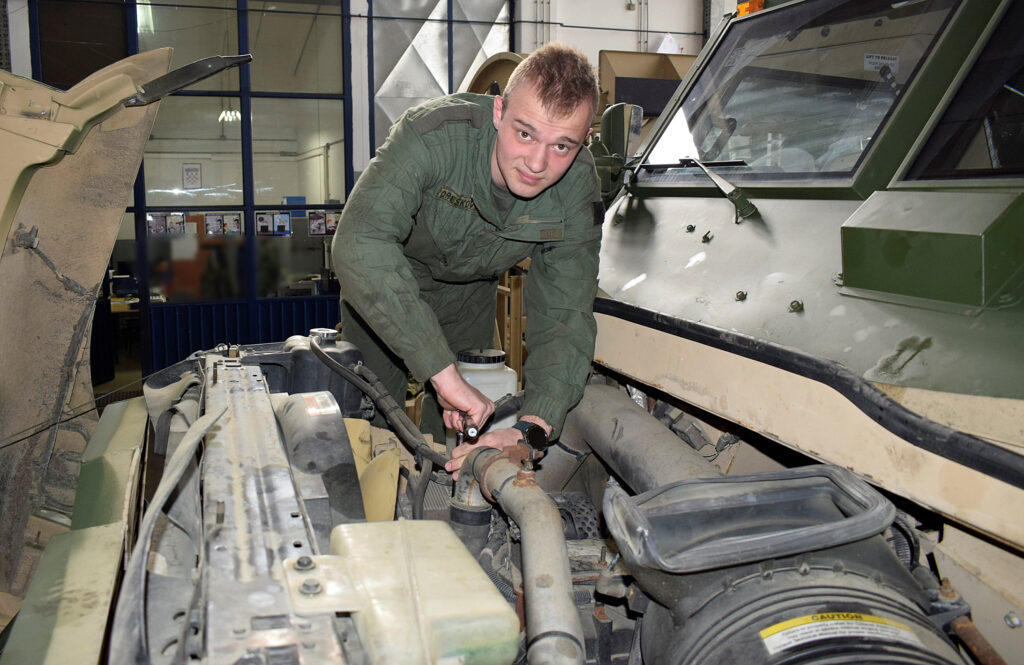 Slika https://www.morh.hr/wp-content/uploads/2023/04/2023-04-07-mrap-obuka-1-1024x665.jpg