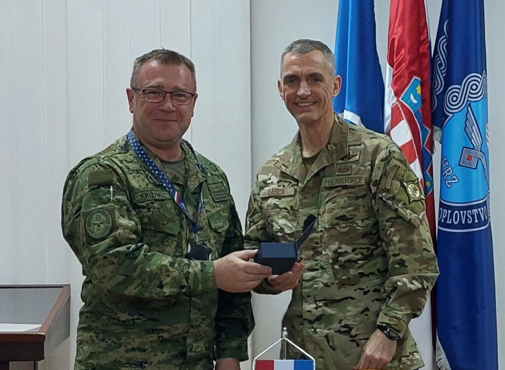 Slika https://www.morh.hr/wp-content/uploads/2023/04/2023-04-07-usa-general-u-hrz-2-1024x752.jpg