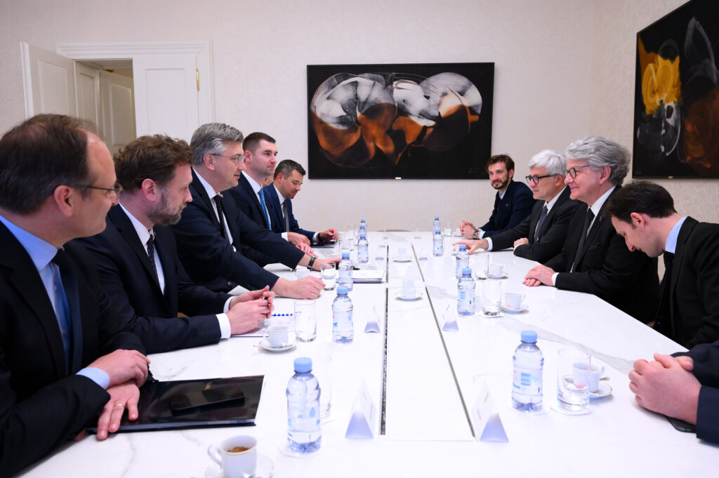 Slika https://www.morh.hr/wp-content/uploads/2023/04/2023-04-20-povjerenik-ek-breton1-1024x681.jpg